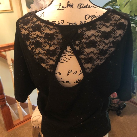 Beautiful black top with lace detail in the back. - Picture 4 of 5